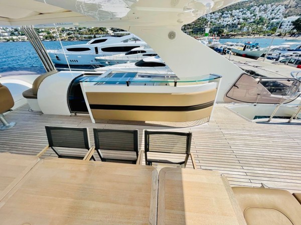 2010 PRINCESS 85