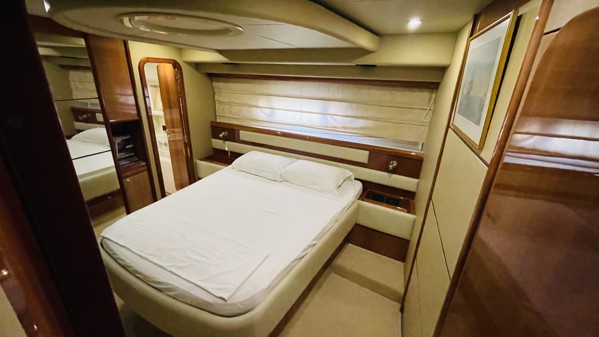 2004 FERRETTI YACHTS 590
