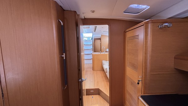 2011 JEANNEAU 53