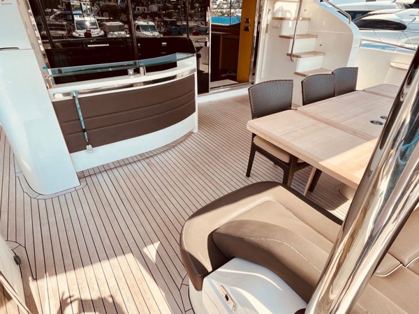 2010 PRINCESS 85