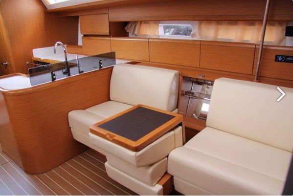 2011 JEANNEAU 53