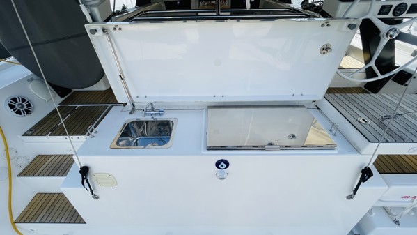 2021 DUFOUR 530