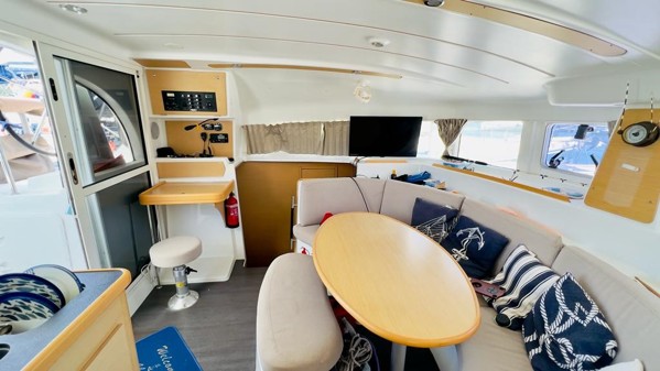 2016 LAGOON 380 OWNER'S CABIN