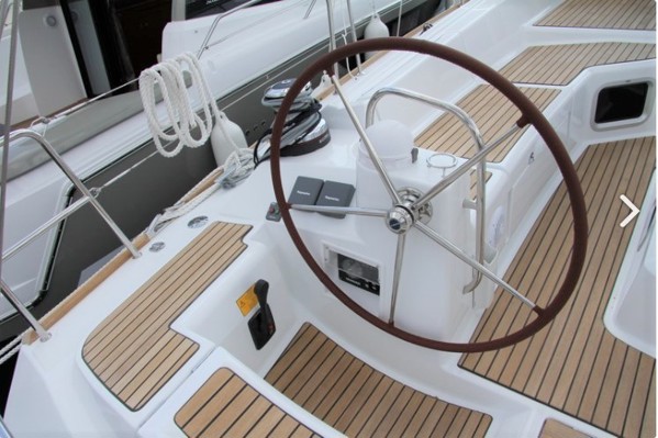 2011 JEANNEAU 53