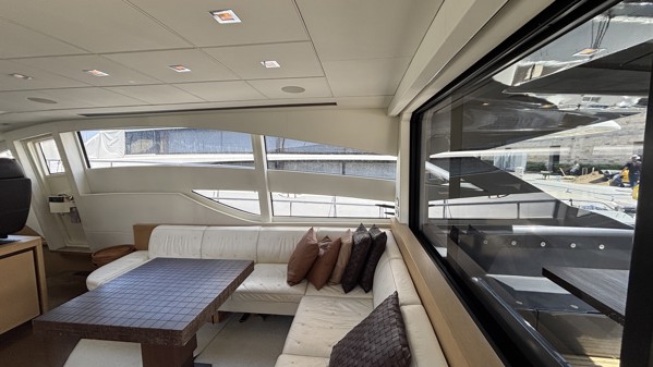 2012 PERSHING 72