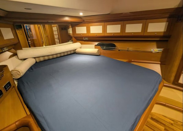 2006 MOCHI CRAFT DOLPHIN 51