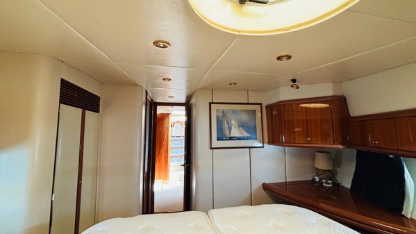 2000 SUNSEEKER MANHATTAN 64