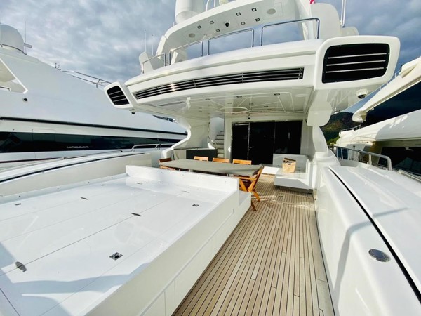 2015 MANGUSTA 132
