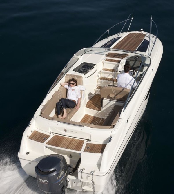 2013 JEANNEAU CAP CAMARAT 7.5 DC