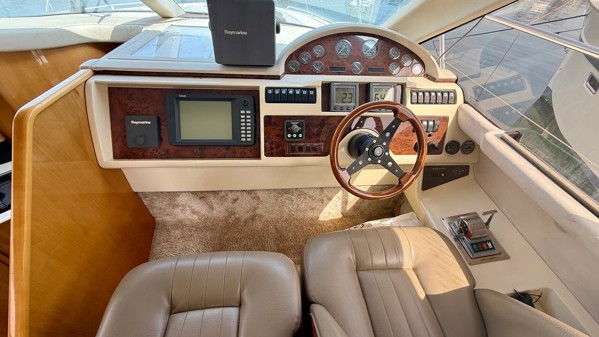 2002 PRINCESS 40