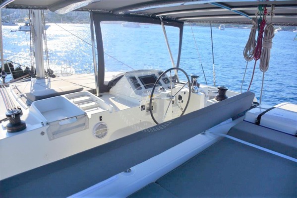 2011 LAGOON 450 F