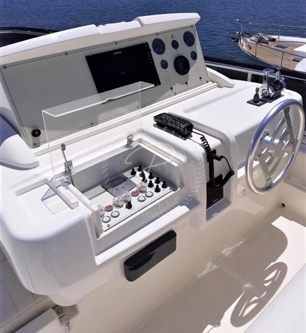 2016 FERRETTI 750