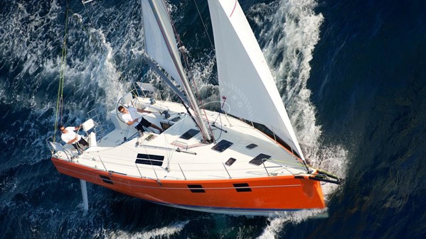 2011 AZUREE 40