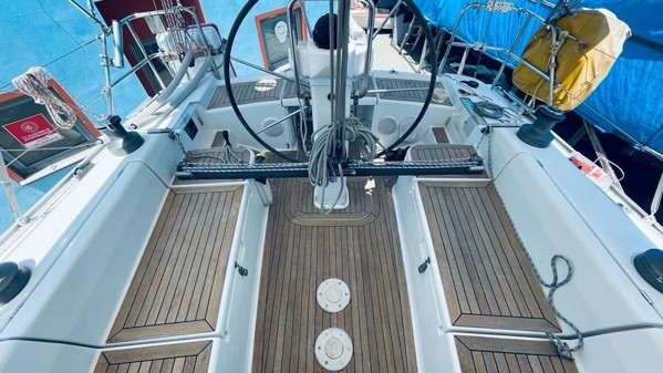 2009 HANSE 370 E 