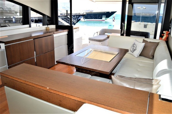2012 FAIRLINE TARGA 58