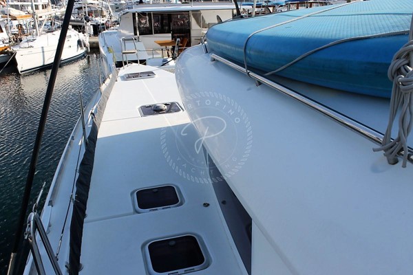 2011 LAGOON 450 F
