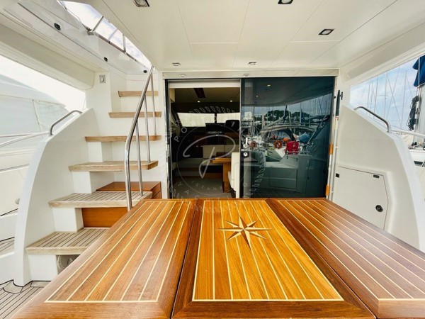 2009 FAIRLINE PHANTOM 48