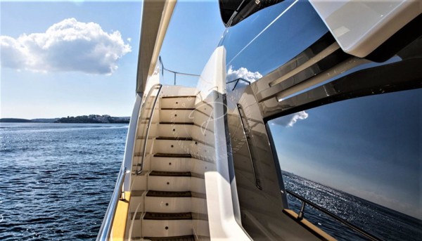 2012 | 2016 FERRETTI CUSTOMLINE 100