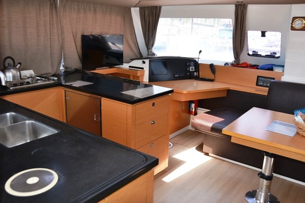 2013 FOUNTAINE PAJOT HELIA 44