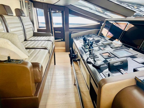 2015 MANGUSTA 132