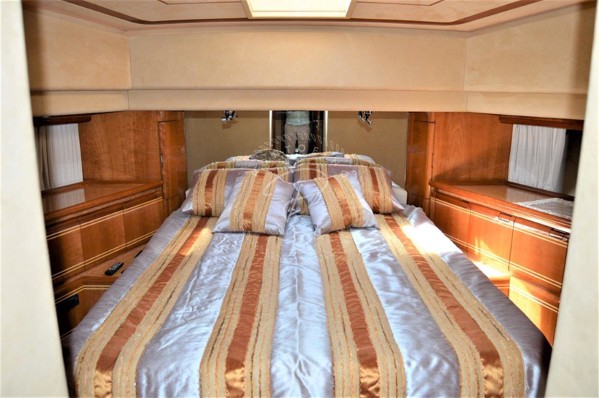 2001 FERRETTI YACHTS 80