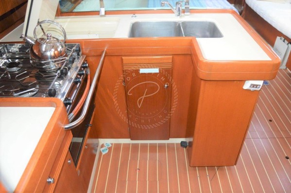2005 DUFOUR 44