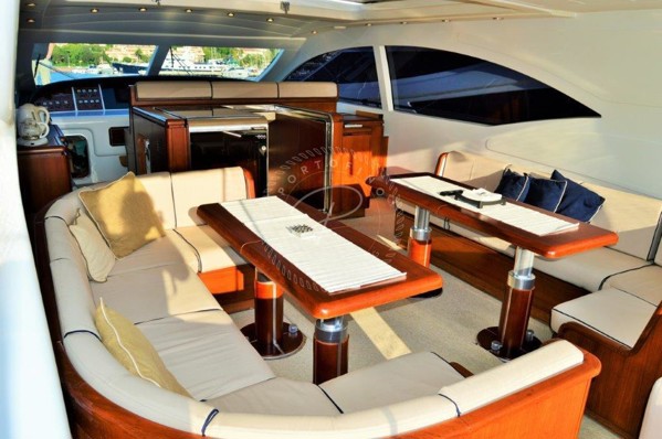 2001 | 2015 MANGUSTA 72