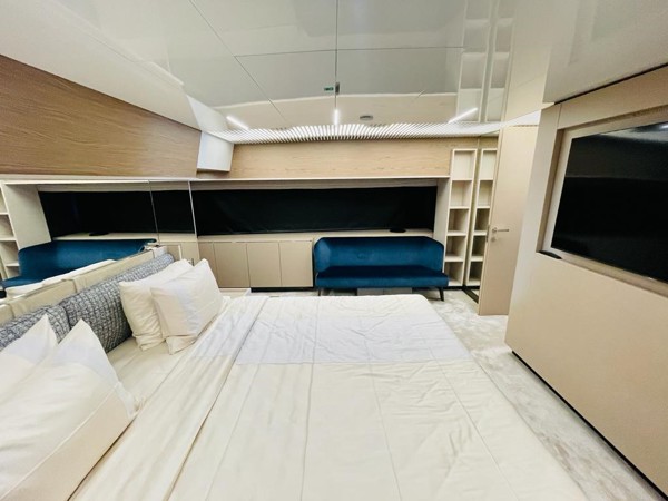 2021 FERRETTI YACHTS 920