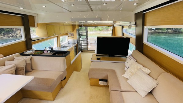 2017 LEOMAR 62