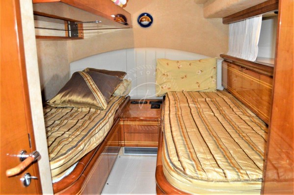 2001 FERRETTI YACHTS 80