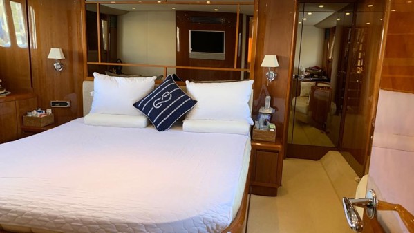 2007 PRINCESS 21M