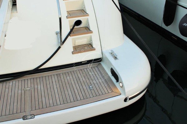 2001 | 2015 MANGUSTA 72