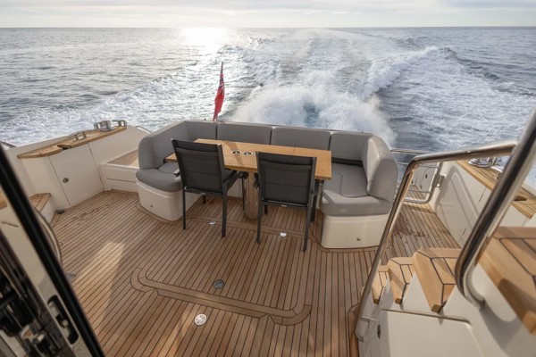2012 PRINCESS 64