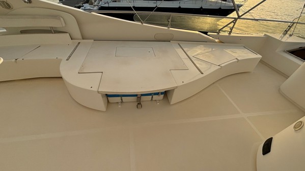 2004 FERRETTI YACHTS 590