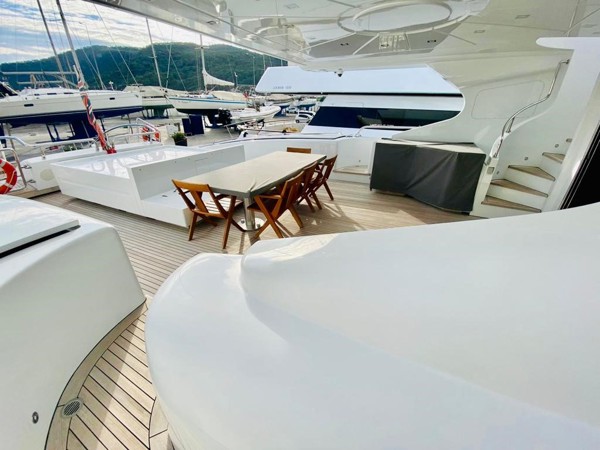 2015 MANGUSTA 132