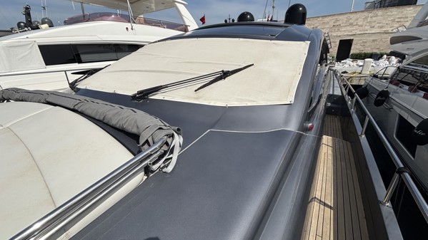 2012 PERSHING 72