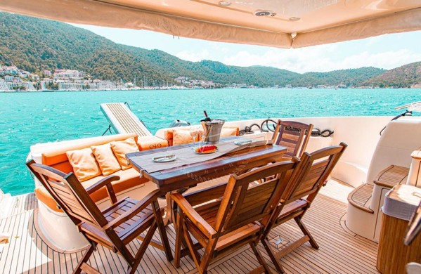 2011 AZIMUT 62 FLY
