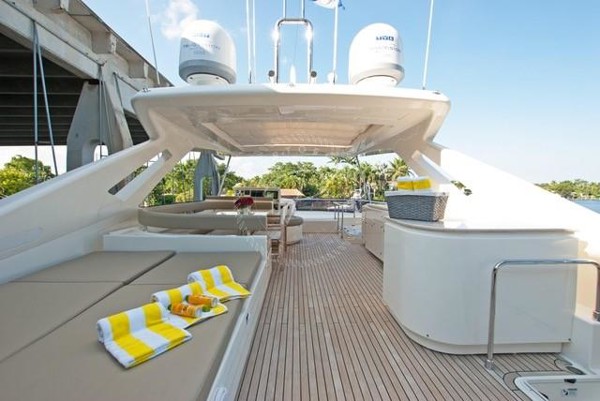 2014 FERRETTI 870 FLY