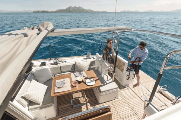 2018 BENETEAU SENSE 57