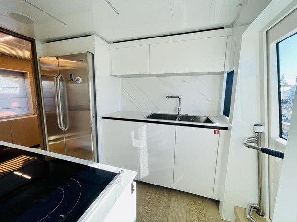 2021 FERRETTI YACHTS 920