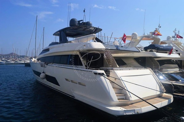 2017 FERRETTI 850