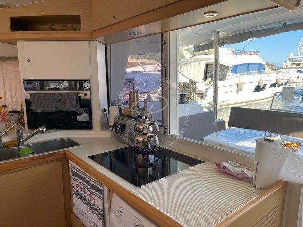 2010 LAGOON 400