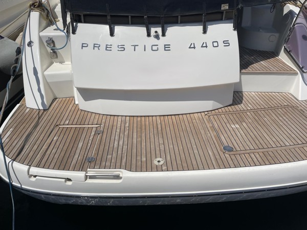 2011 PRESTIGE 440 S 