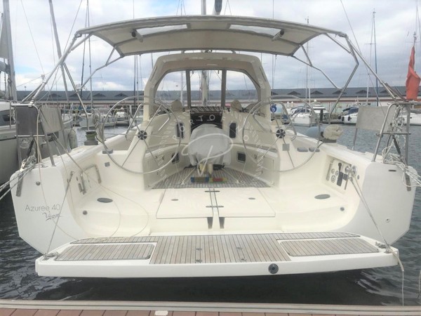 2012 AZUREE 40 VOYAGE