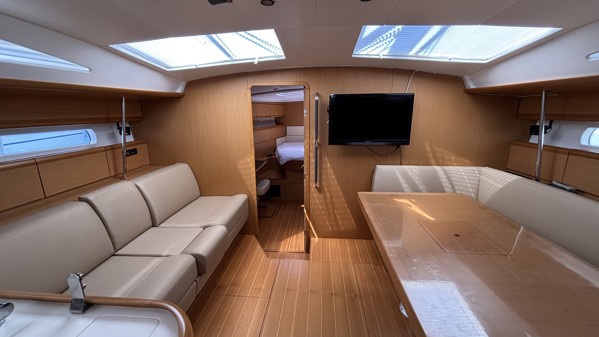 2011 JEANNEAU 53