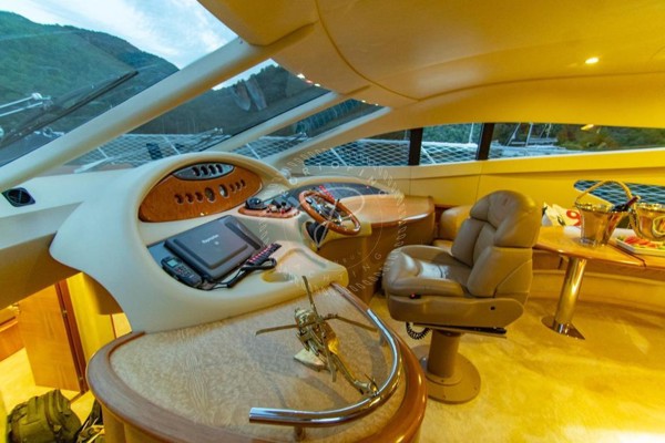 2011 AZIMUT 62 FLY