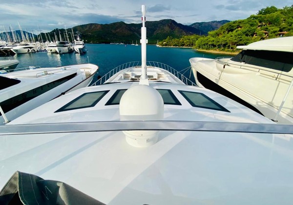 2015 MANGUSTA 132