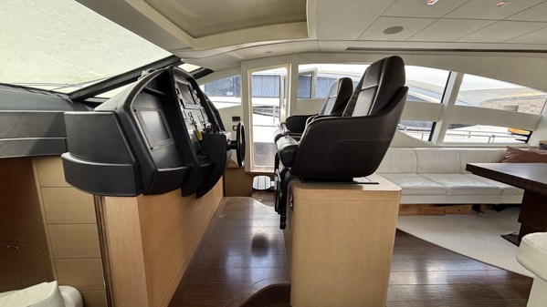2012 PERSHING 72