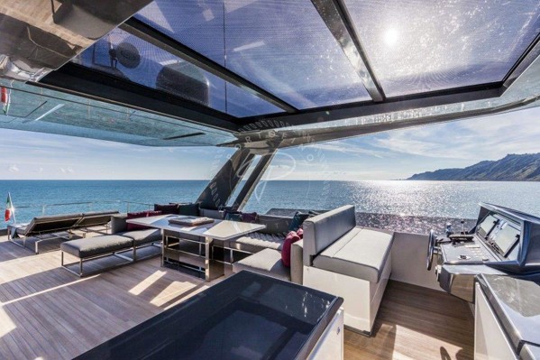 2017 FERRETTI 850