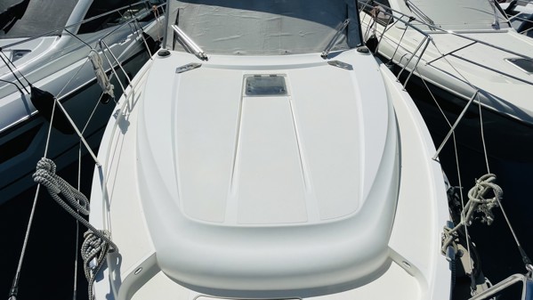 2018 BAVARIA E40 SEDAN 